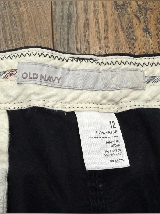 Old Navy Black Chino Shorts, Women’s Size 12, Low Rise - Picture 5 of 7